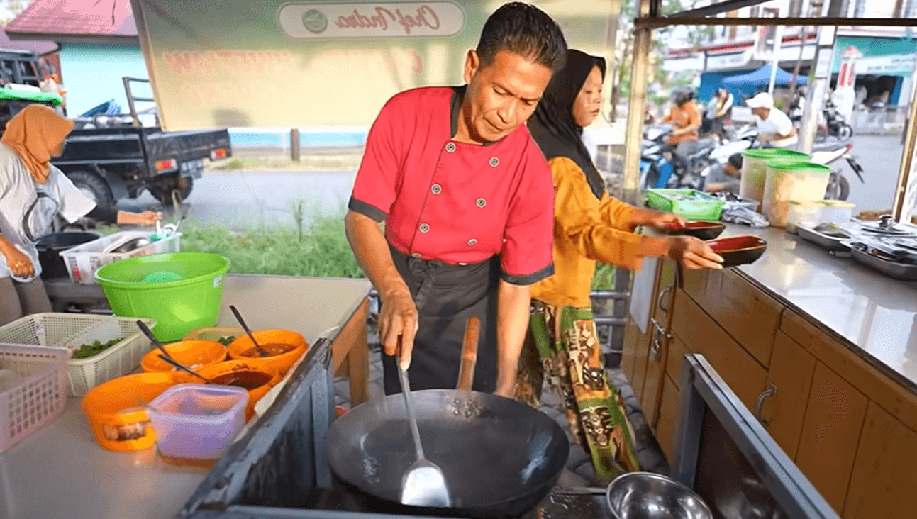 Dari Dapur Hotel Bintang Lima ke Pinggir Jalan Pontianak: Kisah Inspiratif Chef Indra
